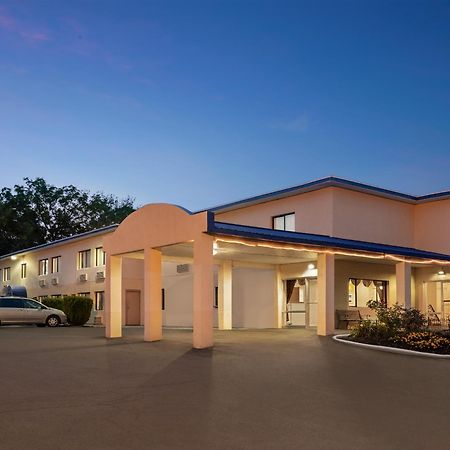 The Cayuga Inn At The Finger Lakes Auburn Exterior foto